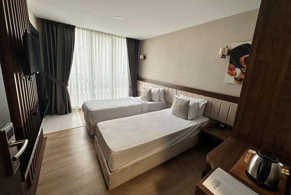Operla Airport Hotels, Tm Istanbul Room photo
