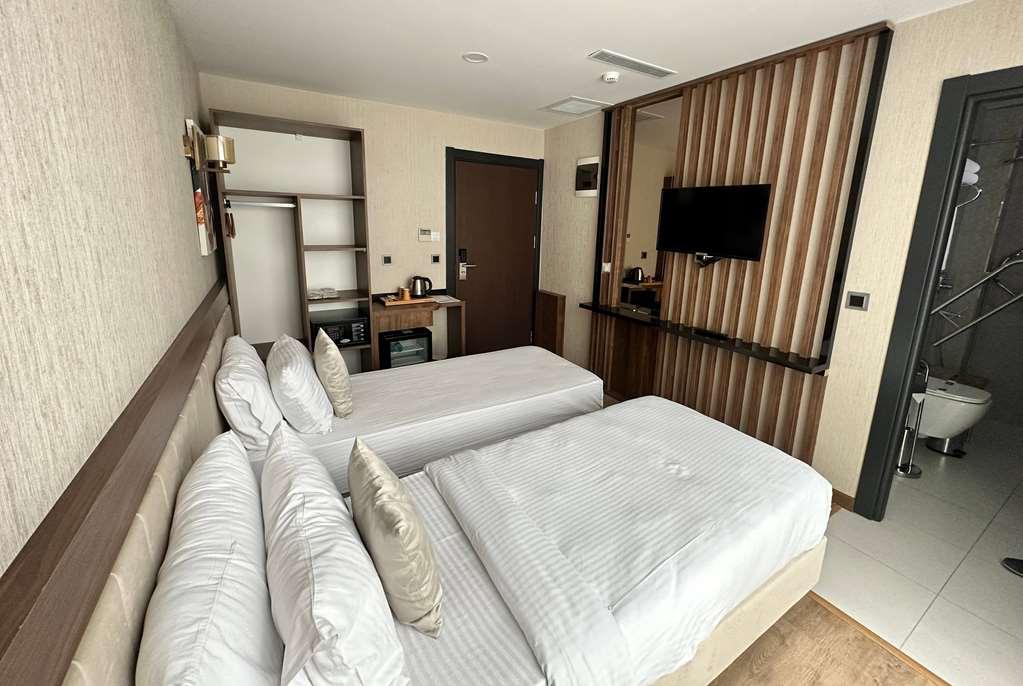 Operla Airport Hotels, Tm Istanbul Room photo