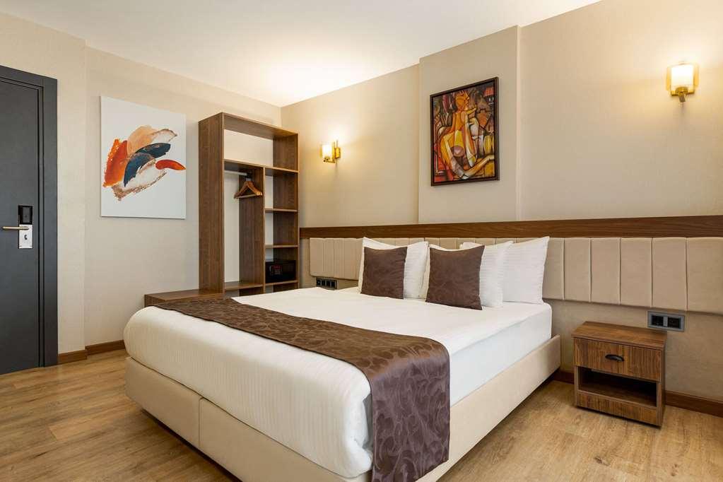Operla Airport Hotels, Tm Istanbul Room photo